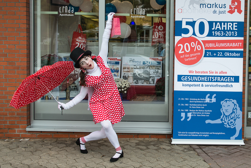 markus-apotheke-bremen-jubiläum-tcm Eine Pantomime bei dem 50 jährigen Jubiläum der Markus Apotheke